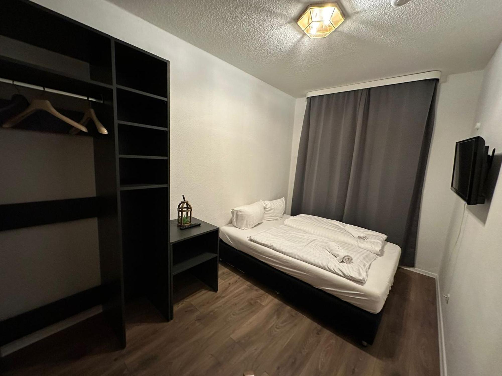 Hotel Bff Airport Messe Schlaf - Duesseldorf Buitenkant foto