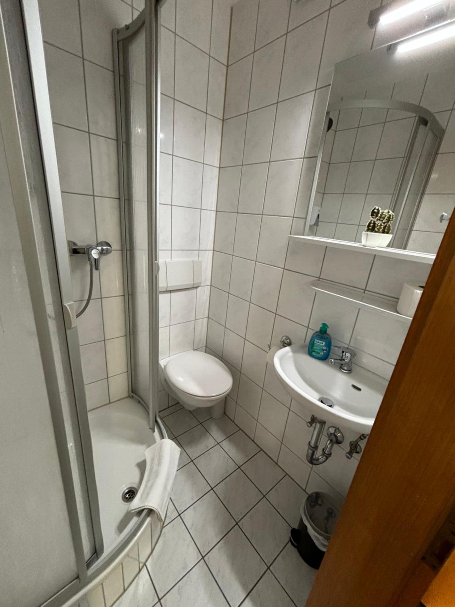 Hotel Bff Airport Messe Schlaf - Duesseldorf Buitenkant foto