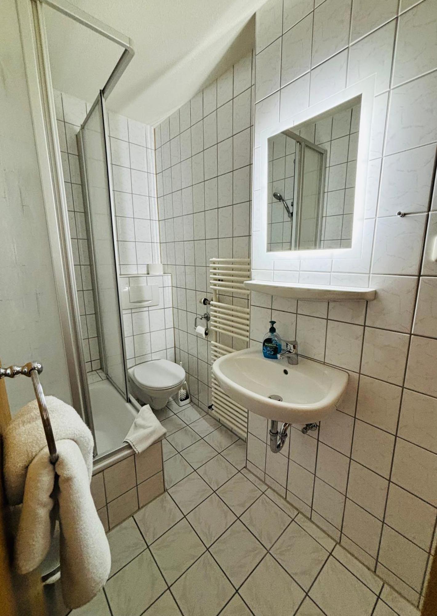 Hotel Bff Airport Messe Schlaf - Duesseldorf Buitenkant foto