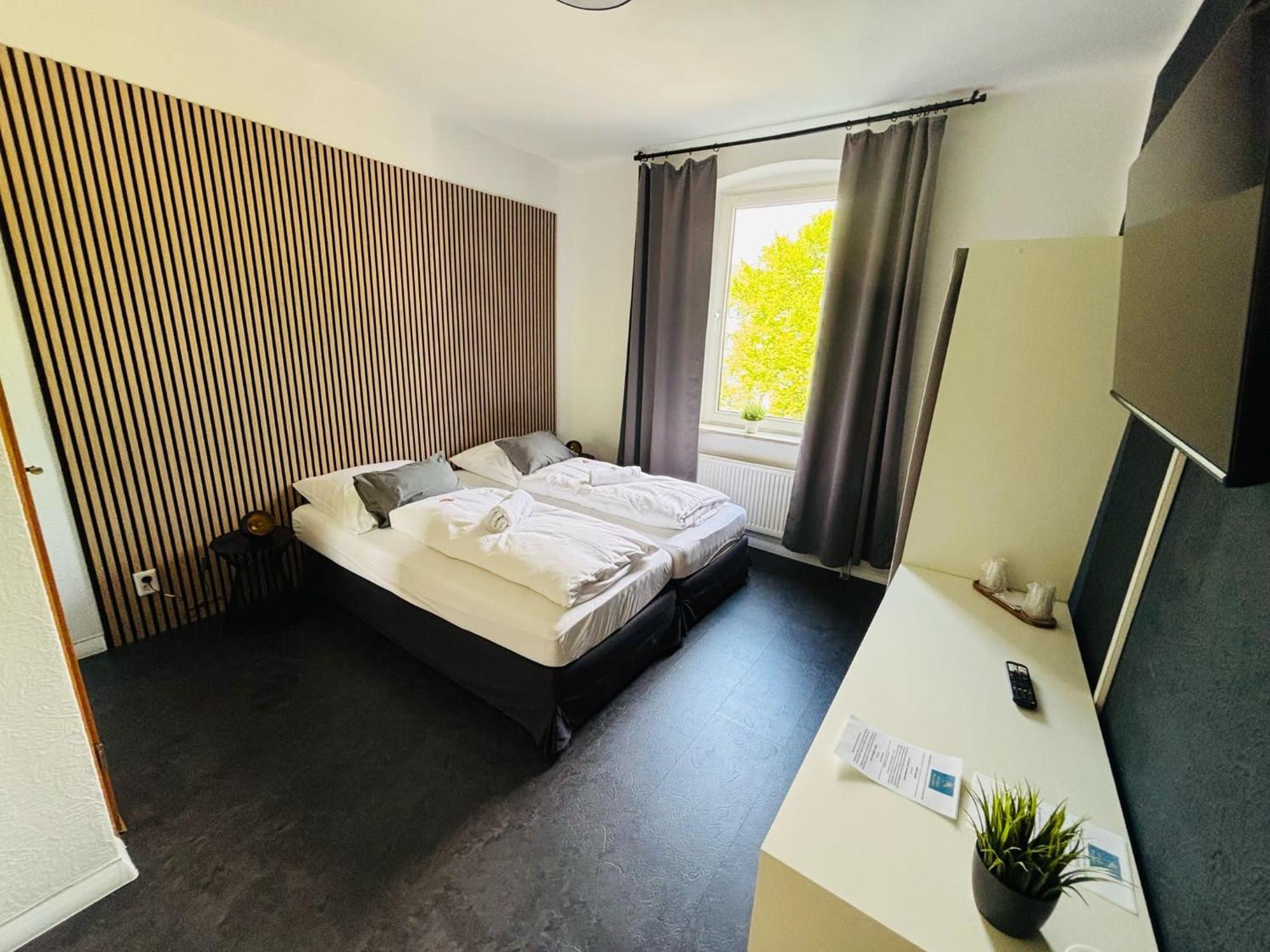 Hotel Bff Airport Messe Schlaf - Duesseldorf Buitenkant foto