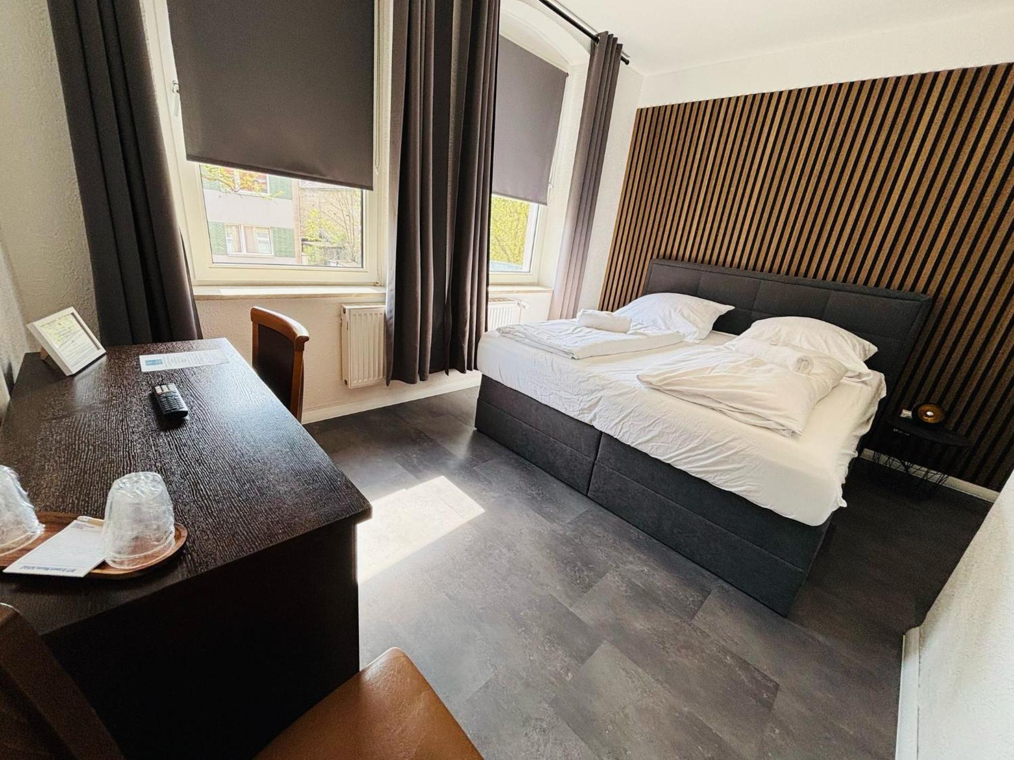Hotel Bff Airport Messe Schlaf - Duesseldorf Buitenkant foto